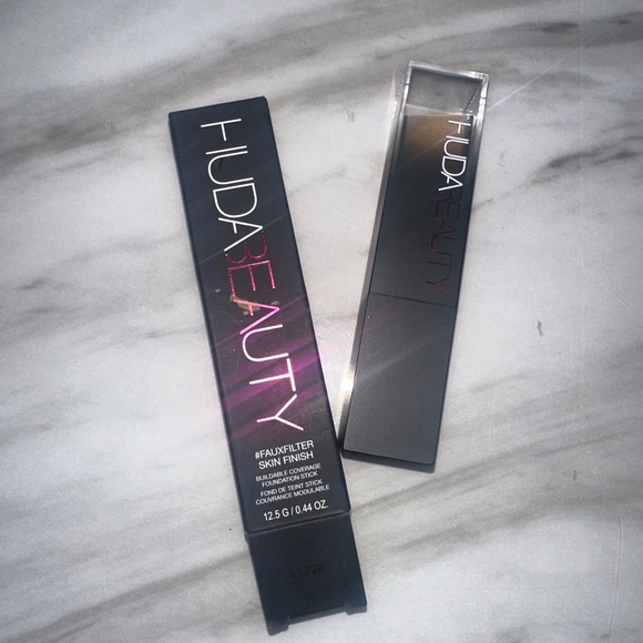 Huda Beauty Faux Filter Skin Finish Buildable Coverage Foundation Stick Makeup - Picture 1 of 4